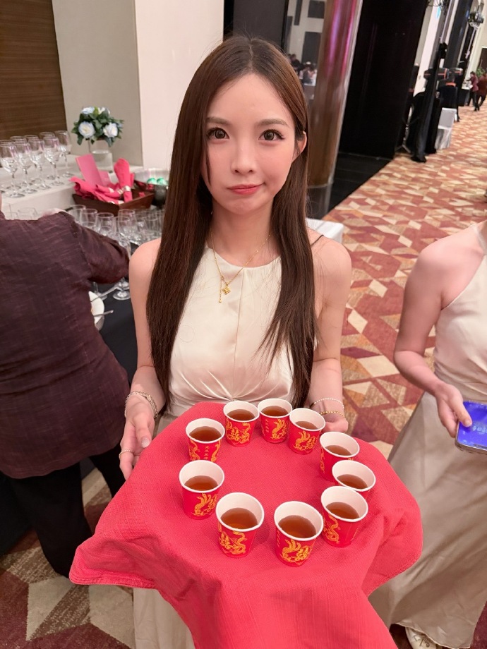 吃瓜+女友+爆料+反差} 