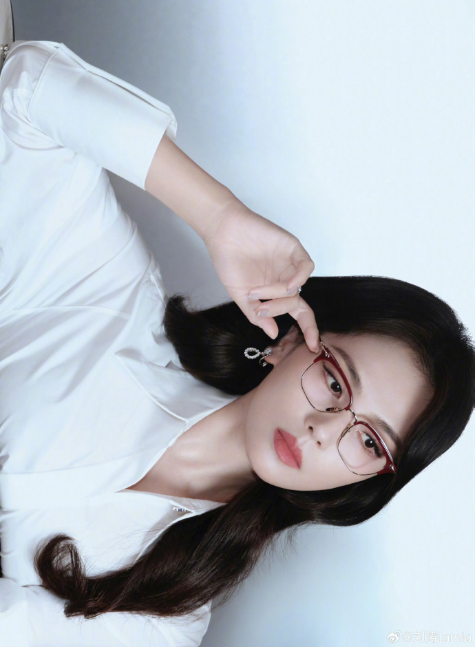  娱乐吃瓜718 