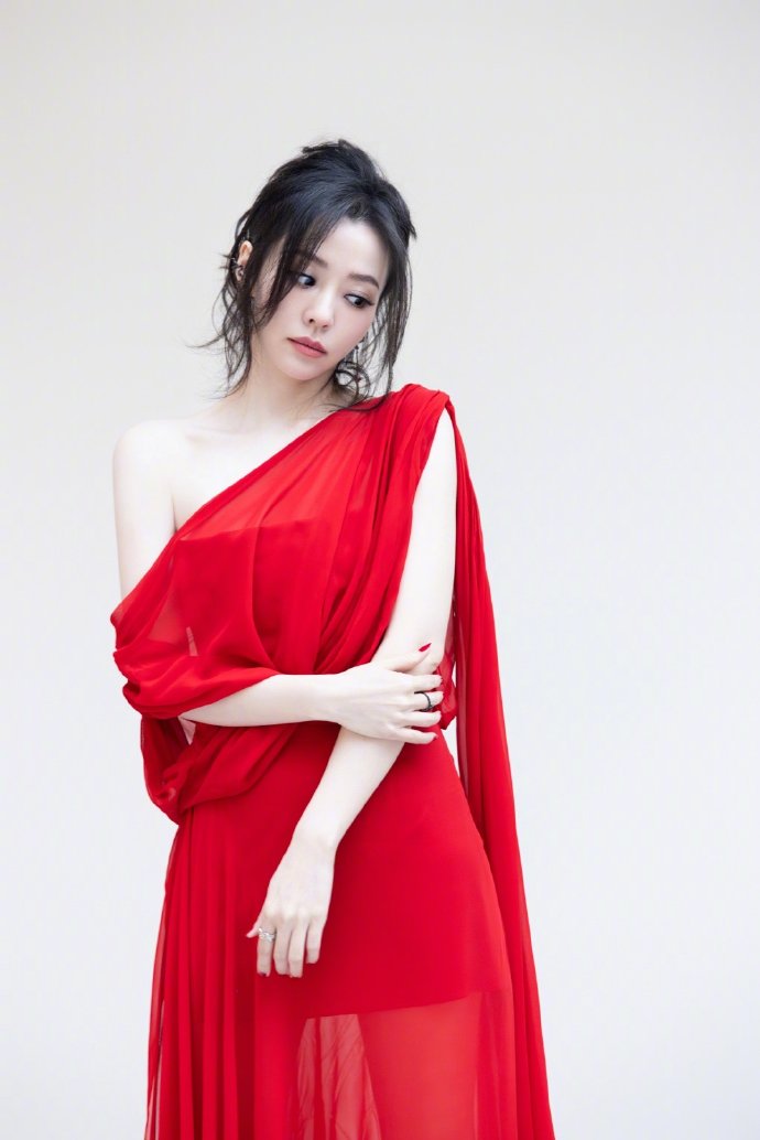  反差每日吃瓜女友 