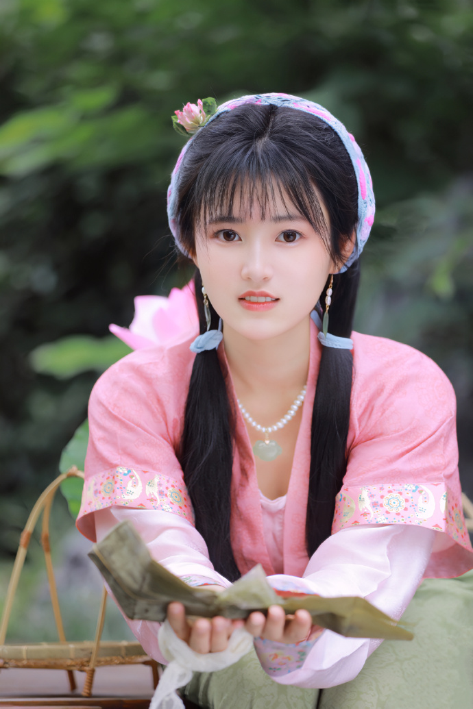  51黑网曝光吃瓜平台观察室} 