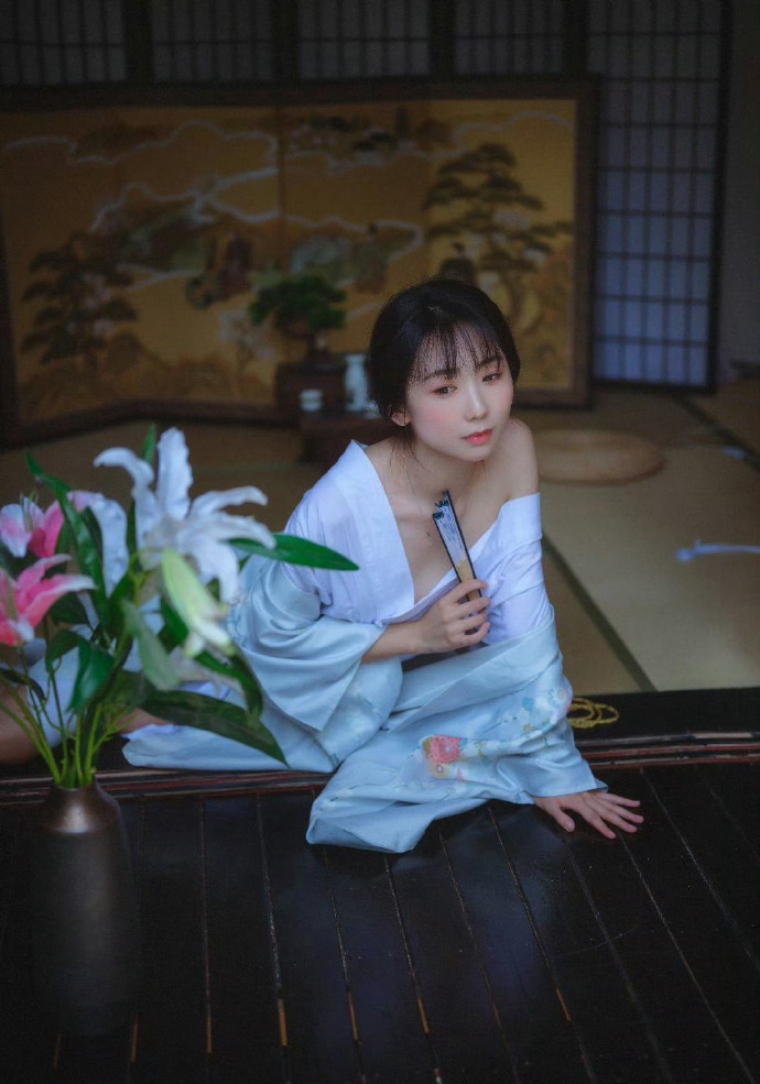  反差每日吃瓜女友 