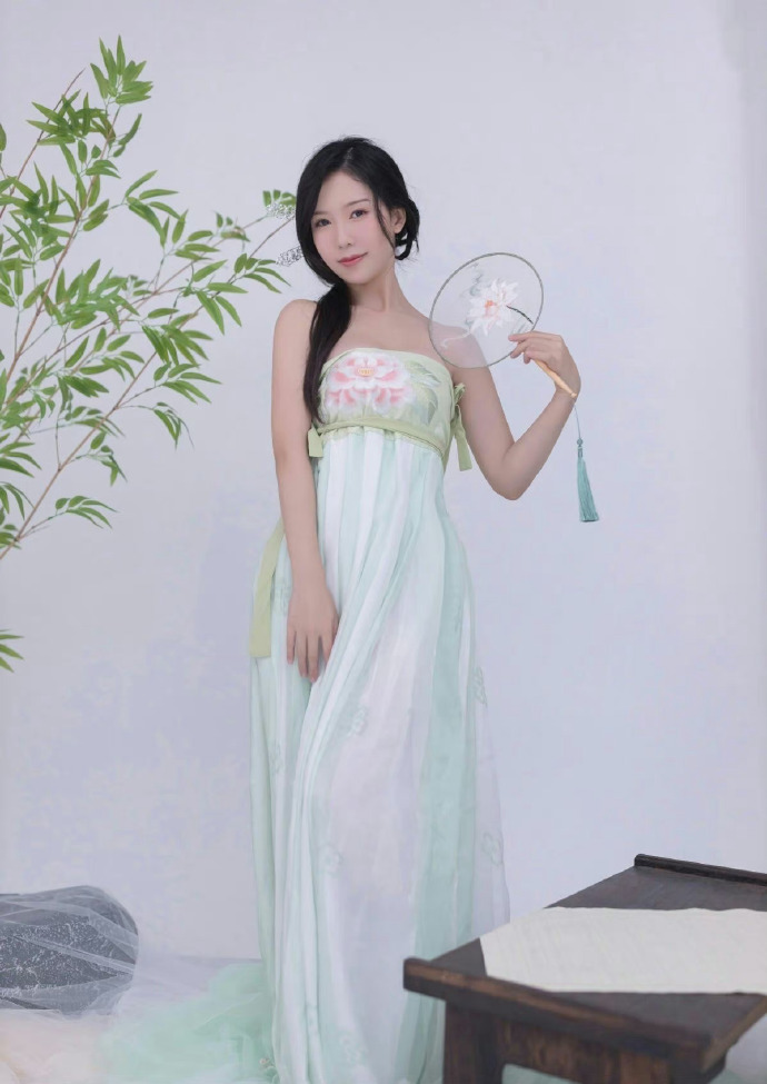  免费黑料 
